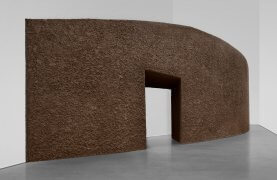 curved standing landscape | UGO RONDINONE